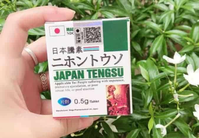 Customer holding a box of Tengsu Japan