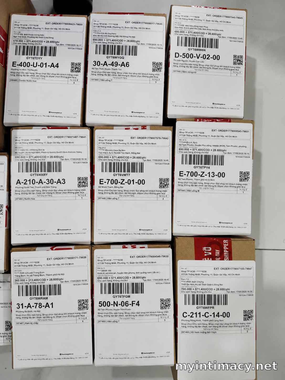 Packing table shipping same-day orders